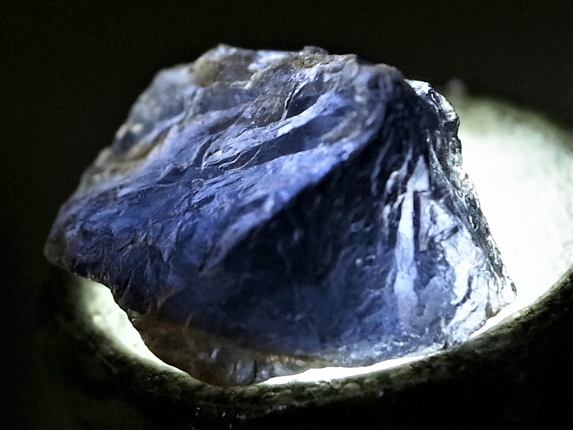 鏈狀、環狀硅酸鹽類寶玉石材質反射率光譜特征分析
