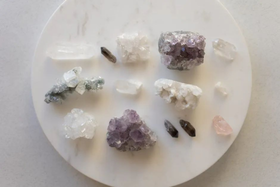 基于特征譜帶的高光譜遙感礦物譜系識別