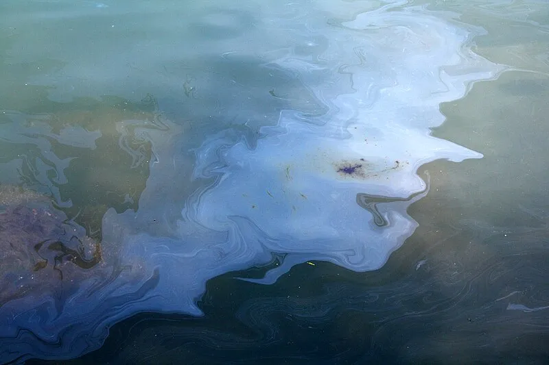 海面溢油的可見光波段地物光譜特征研究